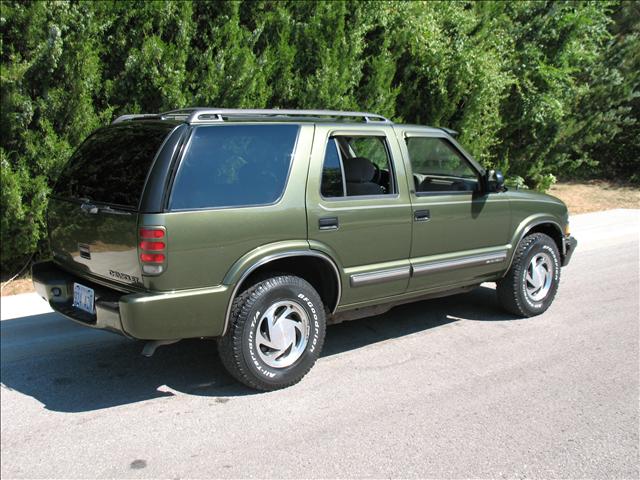 Chevrolet Blazer 2001 photo 2