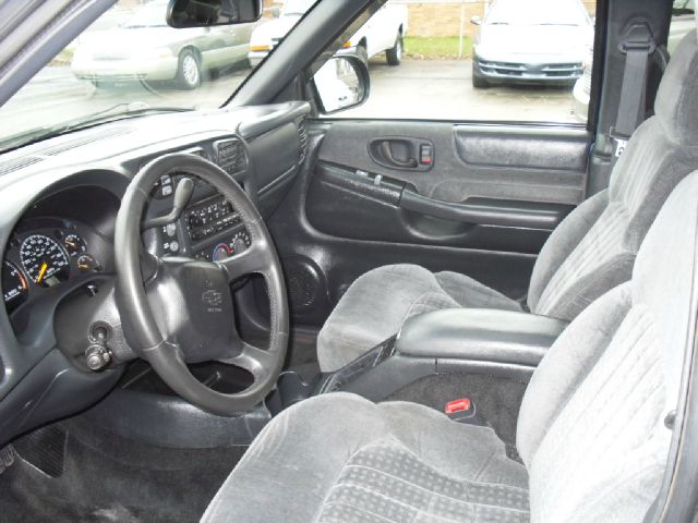 Chevrolet Blazer 2001 photo 2