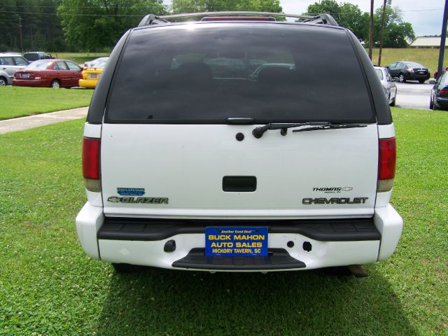 Chevrolet Blazer 2001 photo 2