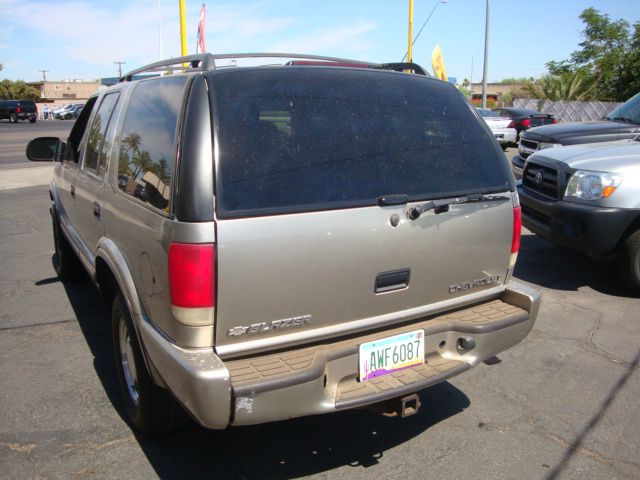 Chevrolet Blazer 2001 photo 2