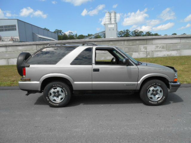 Chevrolet Blazer 2001 photo 2