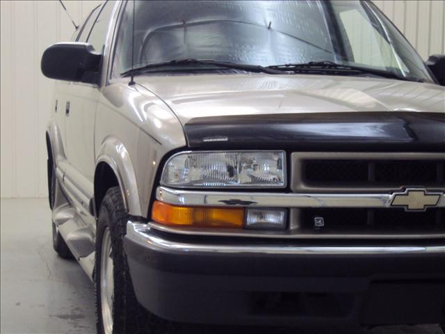 Chevrolet Blazer 2001 photo 2