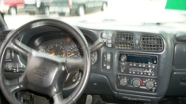 Chevrolet Blazer 2003 photo 2
