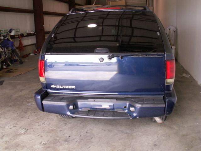 Chevrolet Blazer 2004 photo 2