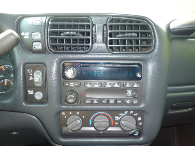 Chevrolet Blazer 2004 photo 2