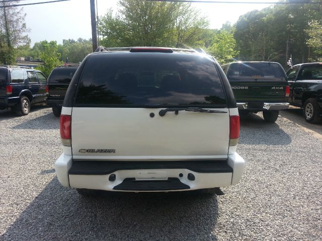 Chevrolet Blazer 2004 photo 2