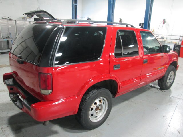 Chevrolet Blazer 2004 photo 2