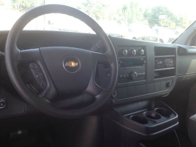 Chevrolet Box Van 2012 photo 1