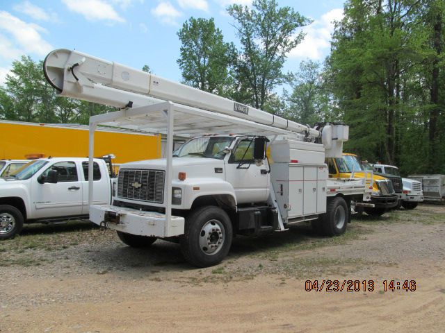 Chevrolet Bucket Truck 7500 Diesel 2000 photo 1