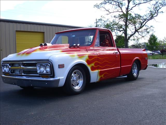 Chevrolet C10 1968 photo 2