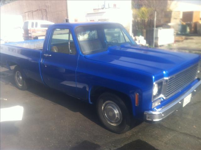 Chevrolet C10 1975 photo 1