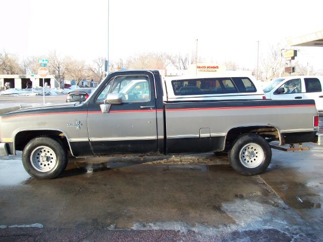 Chevrolet C10 1984 photo 1
