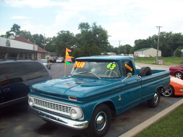 Chevrolet C1500 1963 photo 2