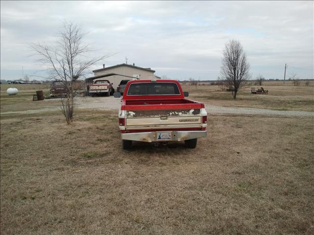 Chevrolet C1500 1986 photo 2