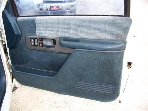 Chevrolet C1500 1990 photo 2