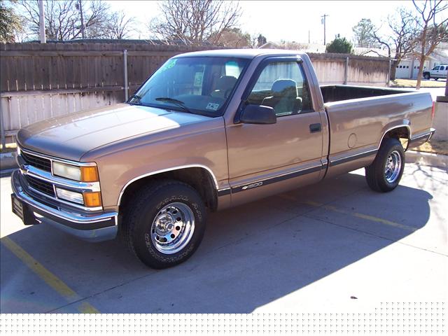 Chevrolet C1500 FWD 4dr SL SUV Pickup