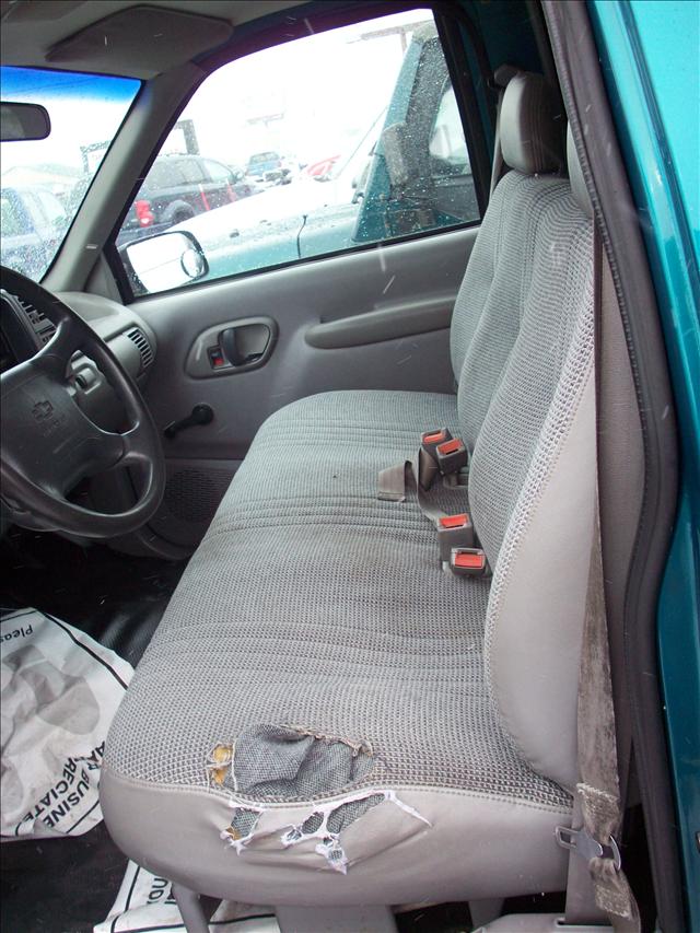 Chevrolet C1500 1995 photo 2