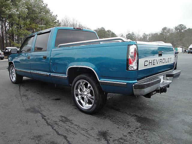 Chevrolet C1500 2WD Reg Cab 112 XL Pickup