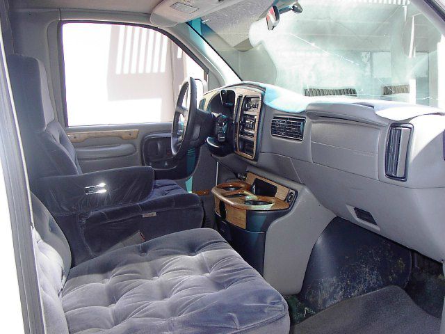 Chevrolet C1500 1997 photo 2