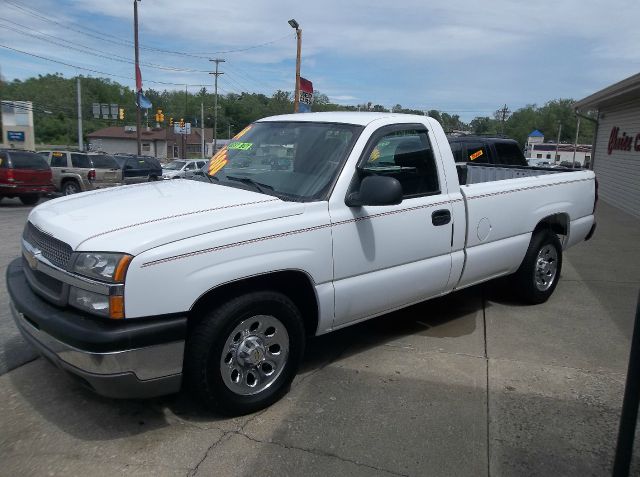 Chevrolet C1500 2004 photo 2