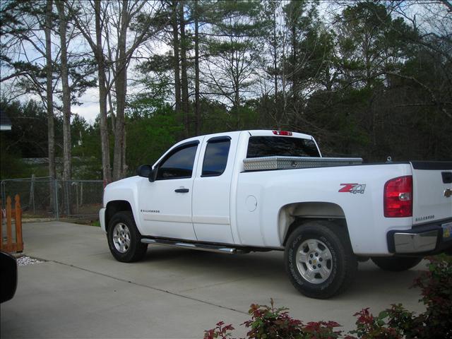 Chevrolet C1500 L AWD Sedan Extended Cab Pickup