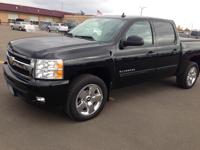 Chevrolet C1500 2011 photo 2