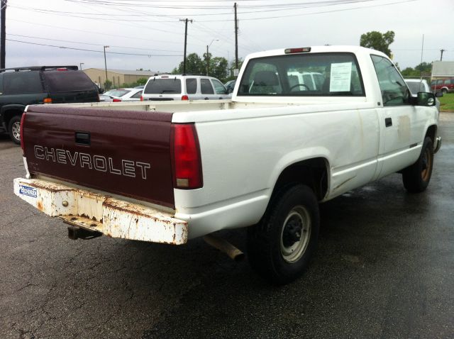 Chevrolet C2500 Lariat 4D Crew Cab Truck Pickup Truck