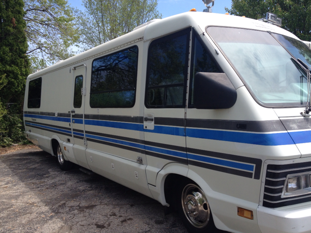 Chevrolet C3500 Automatic With Technology Package Sedan RV - Camper