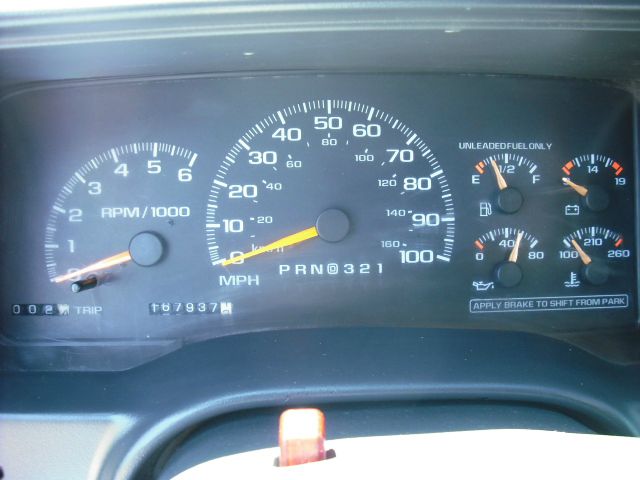 Chevrolet C3500 1998 photo 2