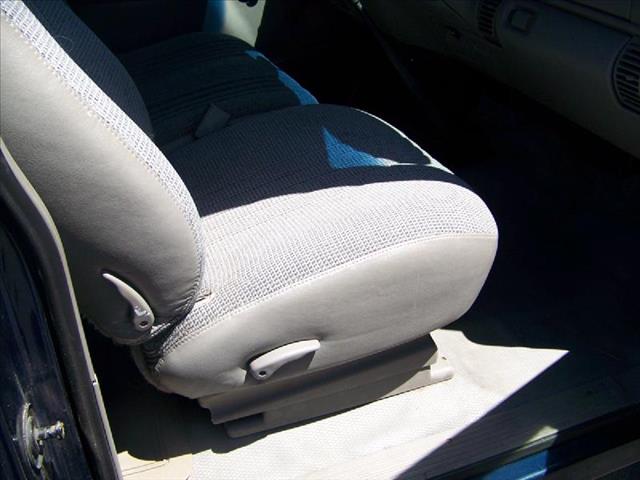 Chevrolet C3500 1999 photo 3