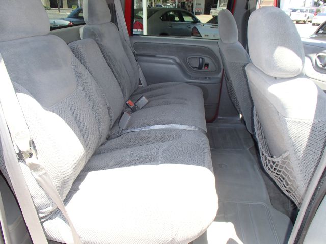 Chevrolet C3500 2000 photo 13