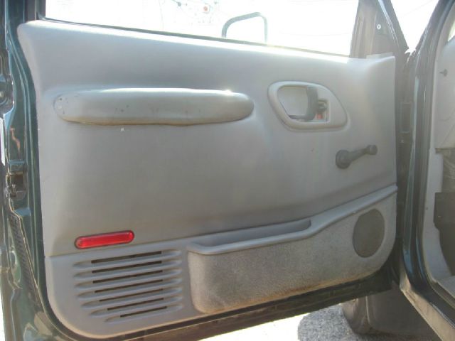 Chevrolet C3500 2000 photo 2