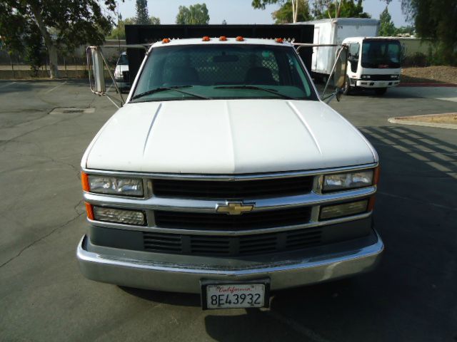 Chevrolet C3500 2000 photo 2