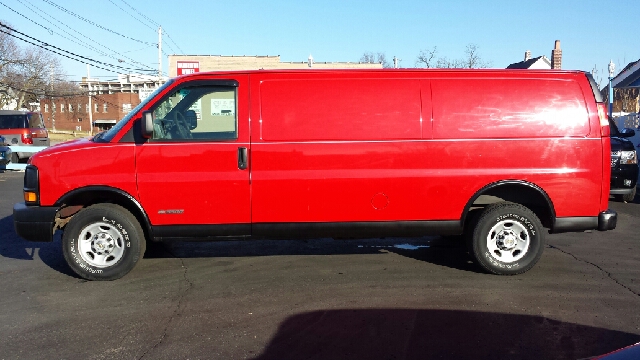 Chevrolet C3500 2004 photo 2