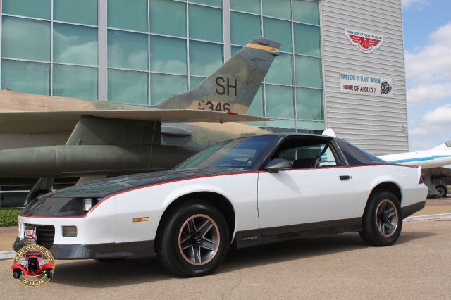 Chevrolet Camaro 1985 photo 4