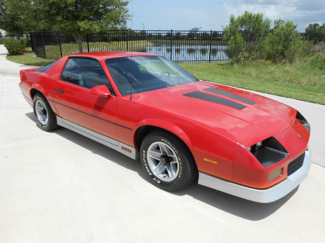Chevrolet Camaro 1985 photo 2
