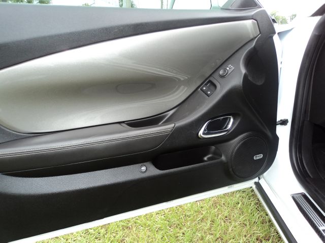 Chevrolet Camaro 2011 photo 3