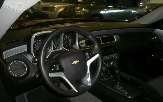 Chevrolet Camaro 4WD 4dr V6 5-spd AT Coupe