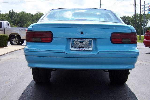 Chevrolet Caprice Classic Touring 4WD Sedan