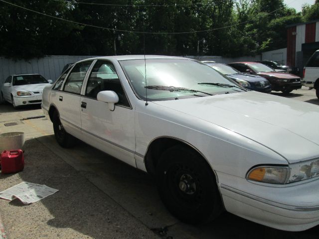 Chevrolet Caprice Classic 4WD Crew Cab 143.5 LT W/1lt Sedan