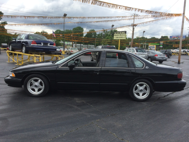 Chevrolet Caprice Classic Crew Cab Amarillo 4X4 Passenger Car