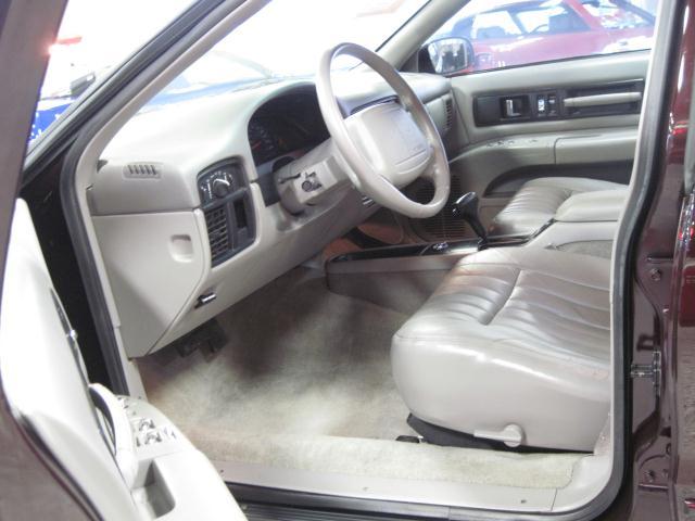 Chevrolet Caprice Classic or Impala SS 1996 photo 2