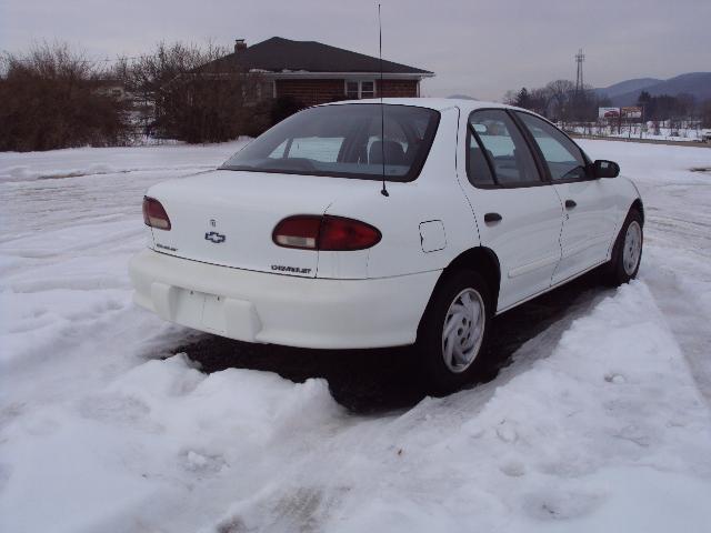 Chevrolet Cavalier 1996 photo 3