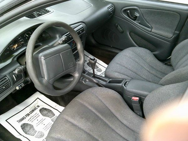 Chevrolet Cavalier 2001 photo 2