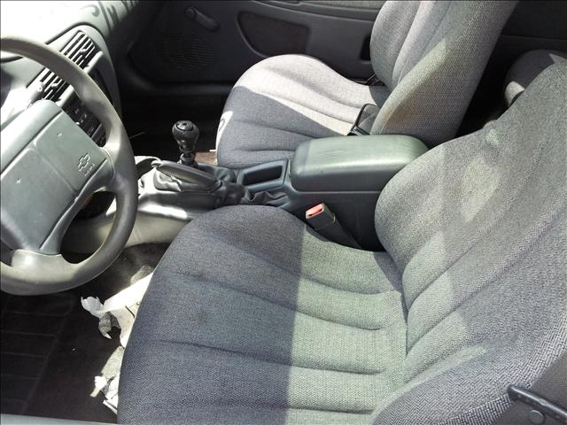 Chevrolet Cavalier 2001 photo 3