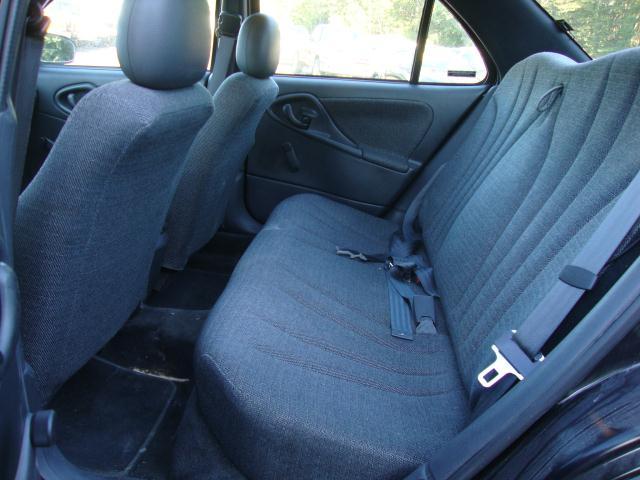Chevrolet Cavalier 2002 photo 3