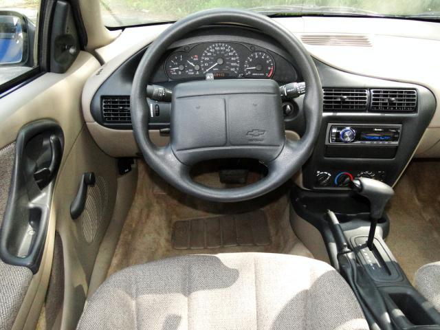 Chevrolet Cavalier 2002 photo 2