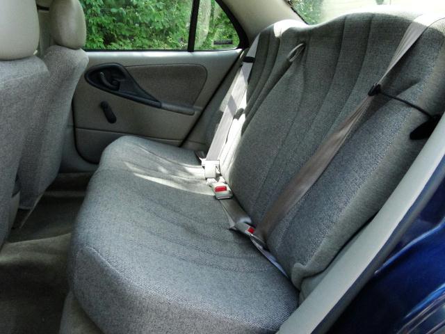 Chevrolet Cavalier 2002 photo 3