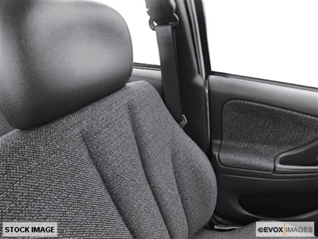 Chevrolet Cavalier 2002 photo 3