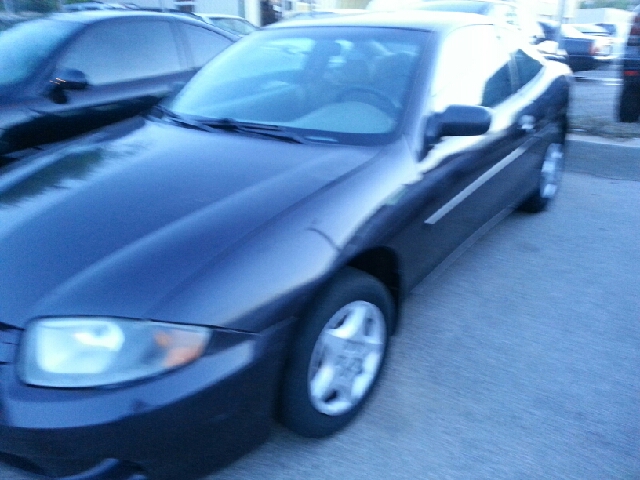 Chevrolet Cavalier 2004 photo 3